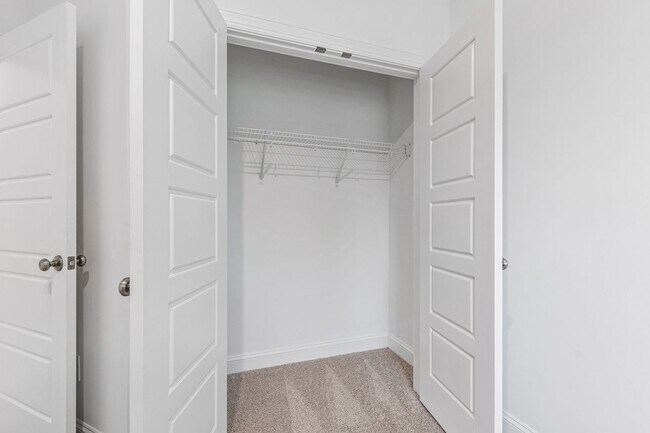 Building Photo - Stunning 4-Bedroom Home for Rent in Prime Cary Location!