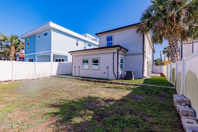 Building Photo - 221 19th St N