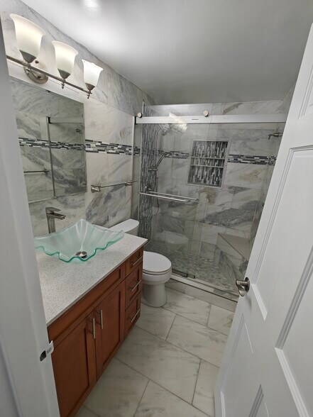 Building Photo - 825 Brickell Bay Dr