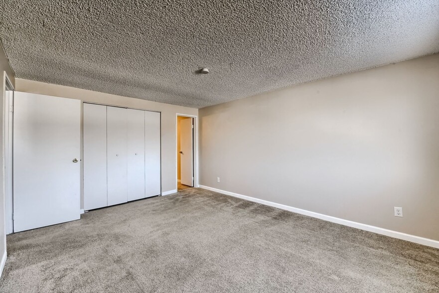 Building Photo - 130 E Highline Cir