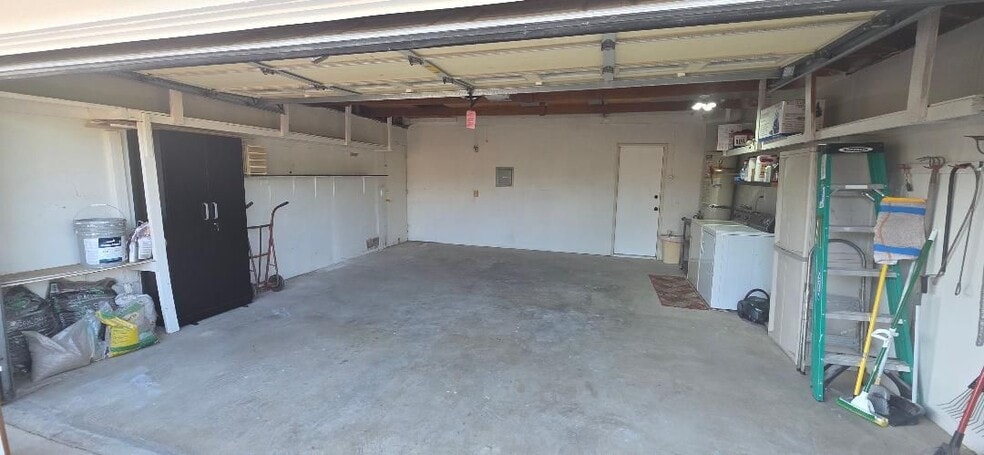 Building Photo - 2208 El Grande St