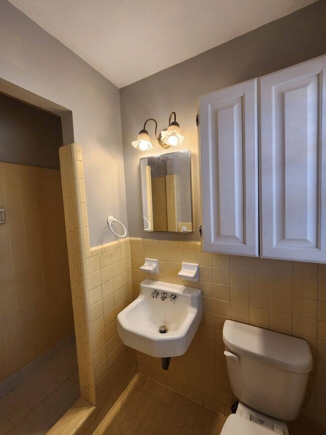 Building Photo - Spacious 3-Bedroom Brick Home with Two Living Areas & Fenced Backyard!