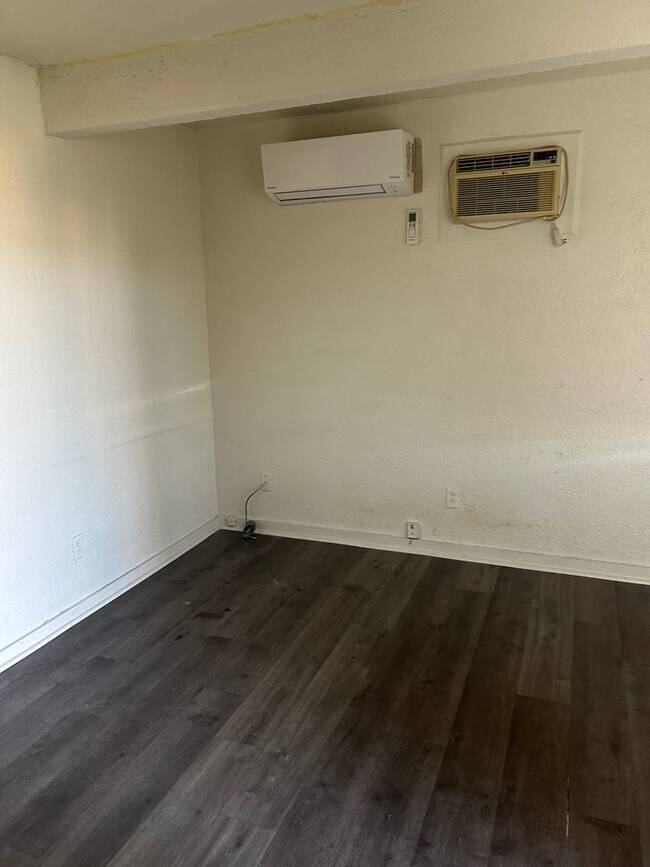 Building Photo - 2540/44/48 CROSBY WAY