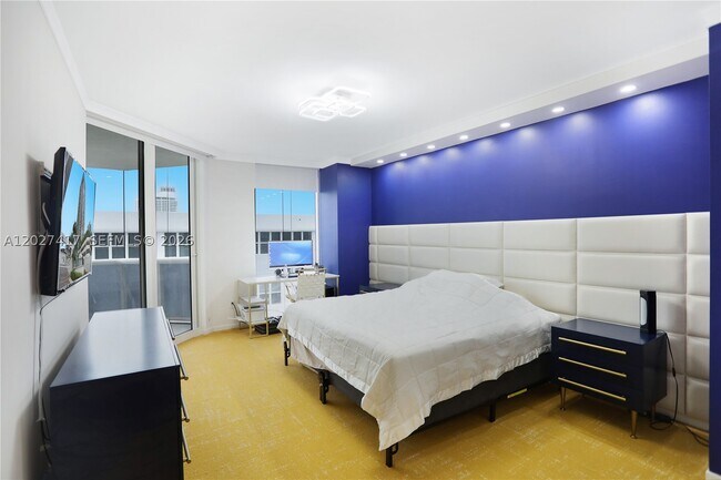 Building Photo - 4775 Collins Ave