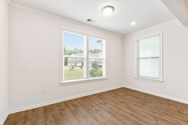 Building Photo - Beautifully Appointed Townhome in Prime Ho...