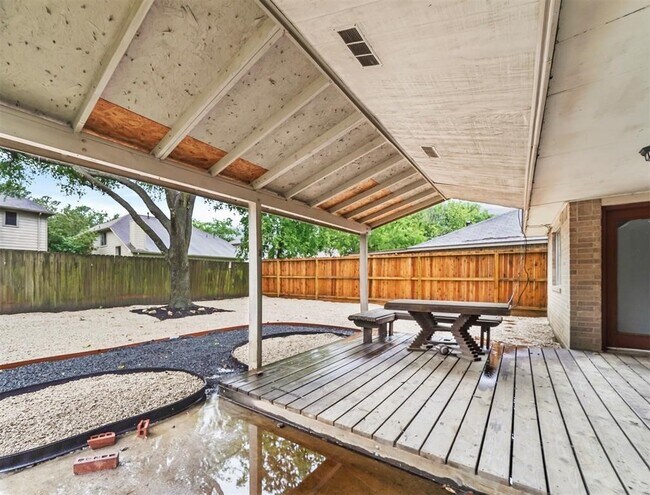 Building Photo - 23227 Timberbrook Dr