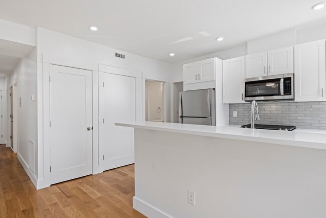 Building Photo - 406 Columbia St