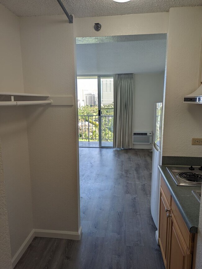 Building Photo - 1329