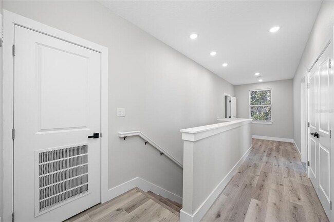 Building Photo - 6910 Dartmouth Ave N