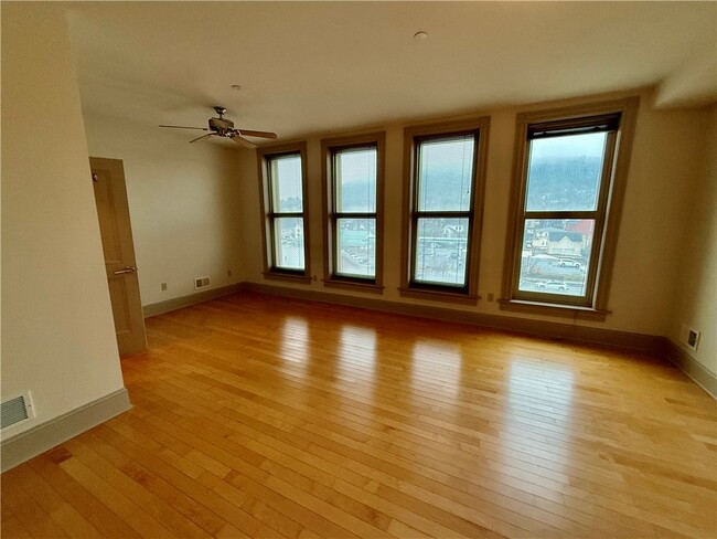 Building Photo - 72 E Market St