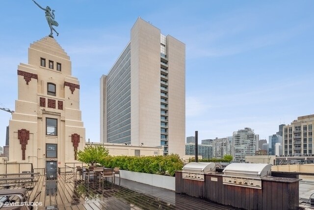 Building Photo - 758 N Larrabee St