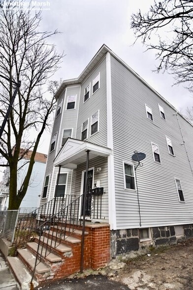 Primary Photo - 152 Quincy St