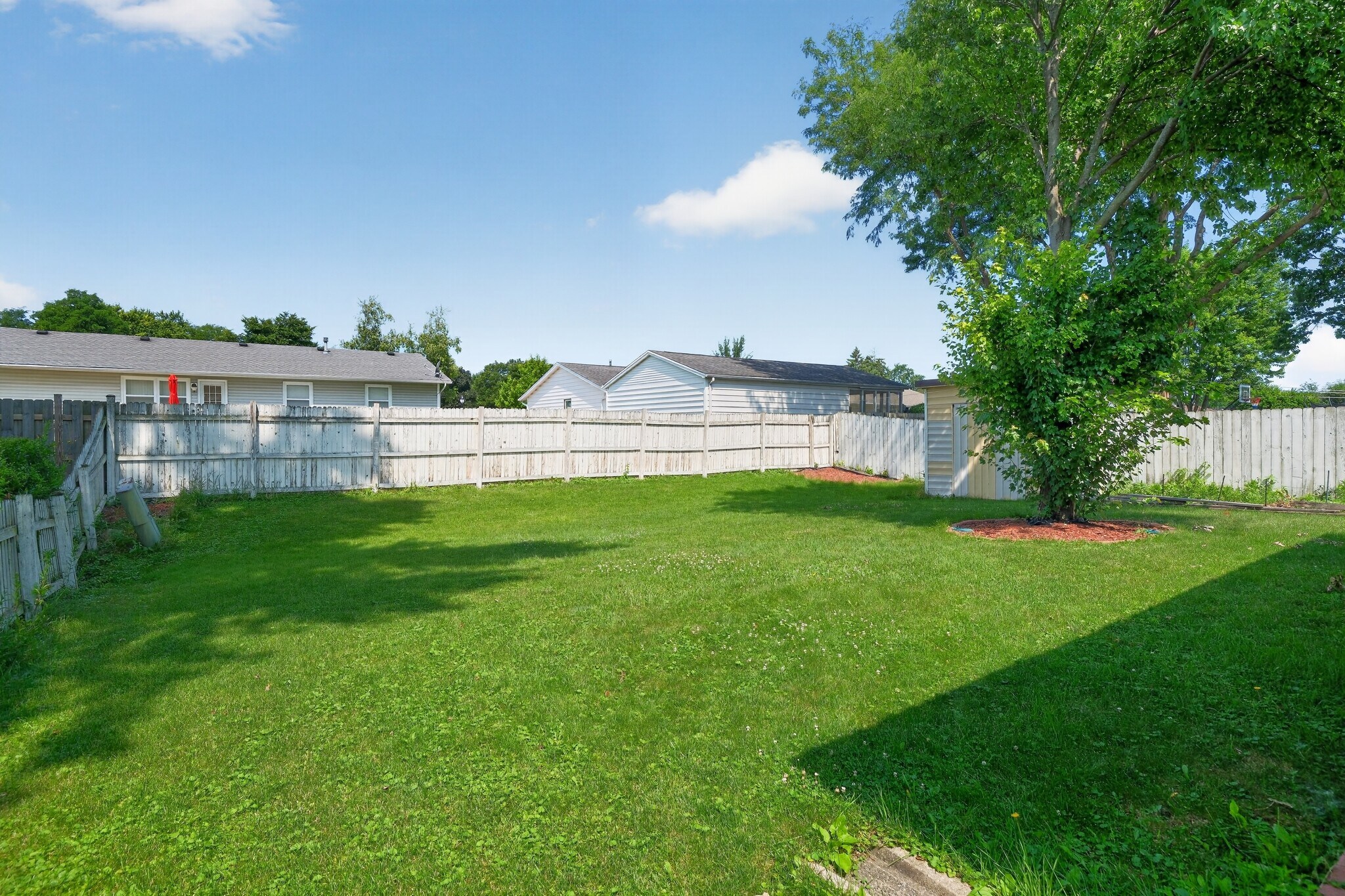 Building Photo - 898 Debra Ln
