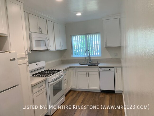 Building Photo - 2025 Special Offer - Newly Renovated Apart...