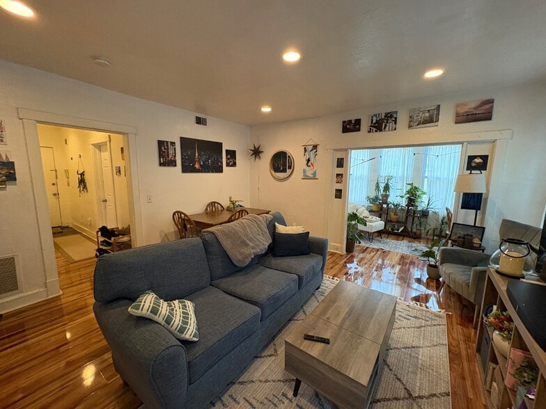 Building Photo - 5850 Alderson St