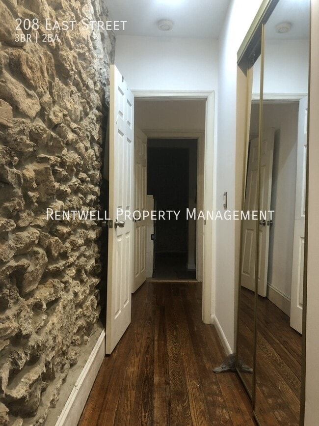 Building Photo - 208 East St