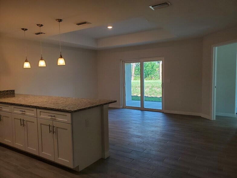 Building Photo - Coming Soon Newer 3x2 Duplex Unit