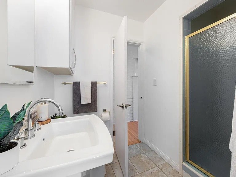 Building Photo - 10746 Cranks Rd