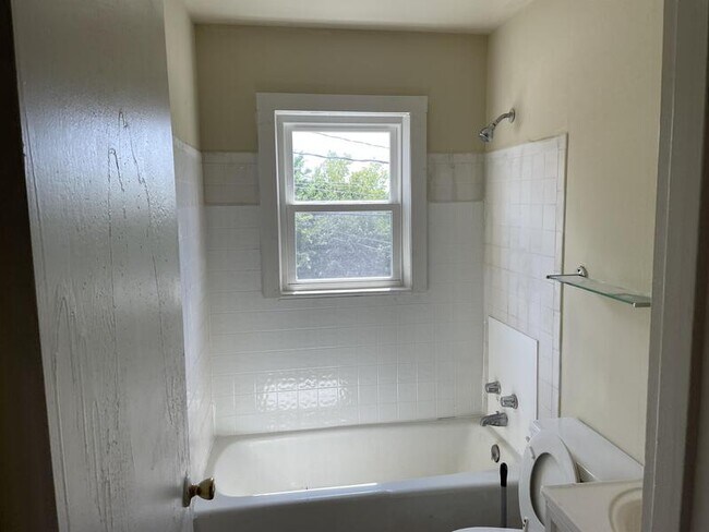 Building Photo - 1824 Augusta Dr