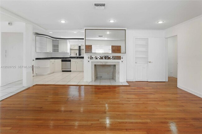 Building Photo - 706 S 19th Ave