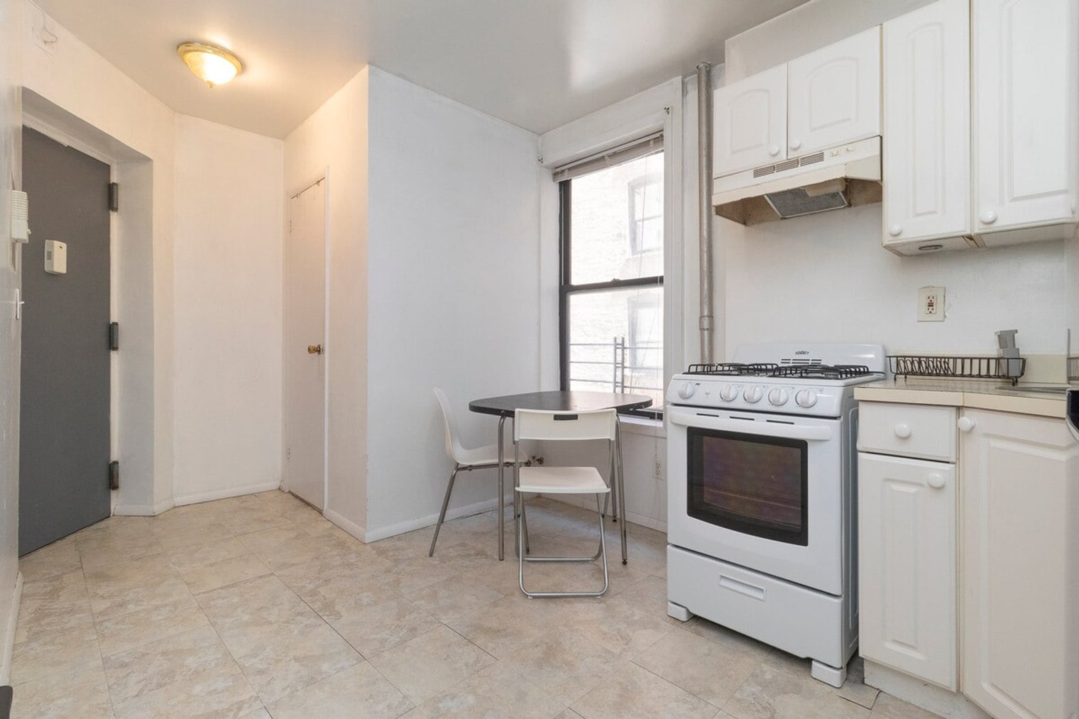 Building Photo - 335 E 94th St