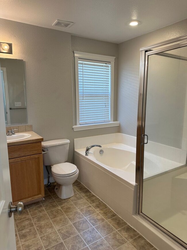 Building Photo - $1,995.00 / Ready Now this 4 bedroom home ...
