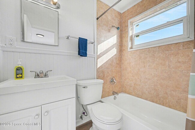 Building Photo - 115 Seminole Ave W