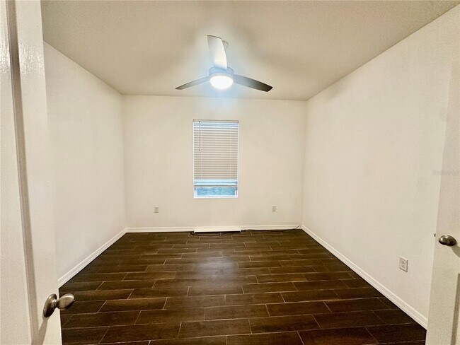 Building Photo - 988 Summer Glen Dr