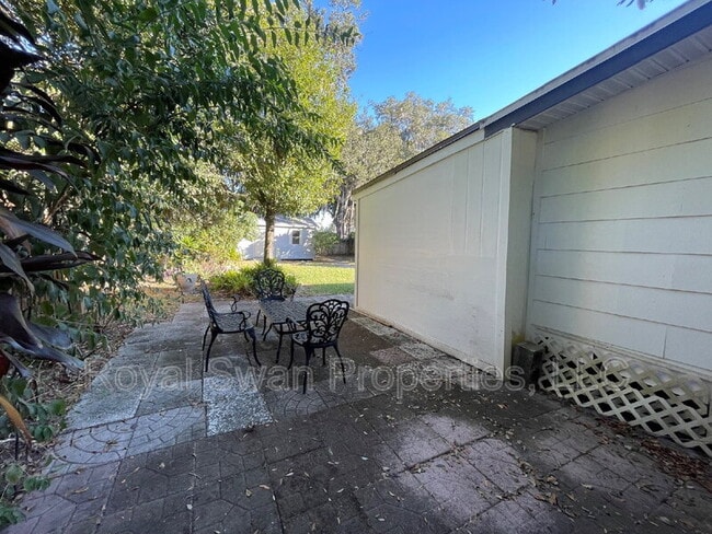 Building Photo - 924 Vistabula St