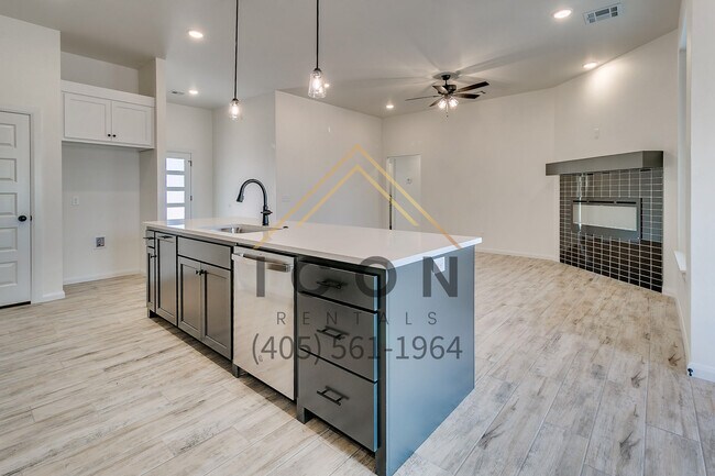 Building Photo - 8429 Stonewood Dr