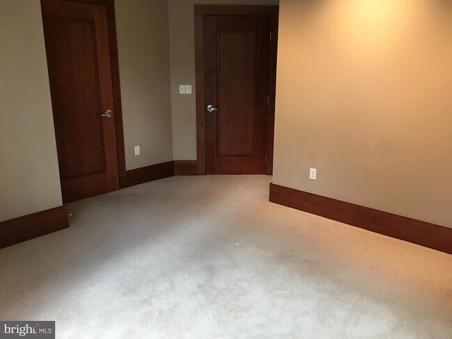 Building Photo - 8220 Crestwood Heights Dr