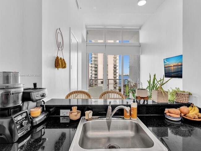 Building Photo - 2200 NE 4th Ave