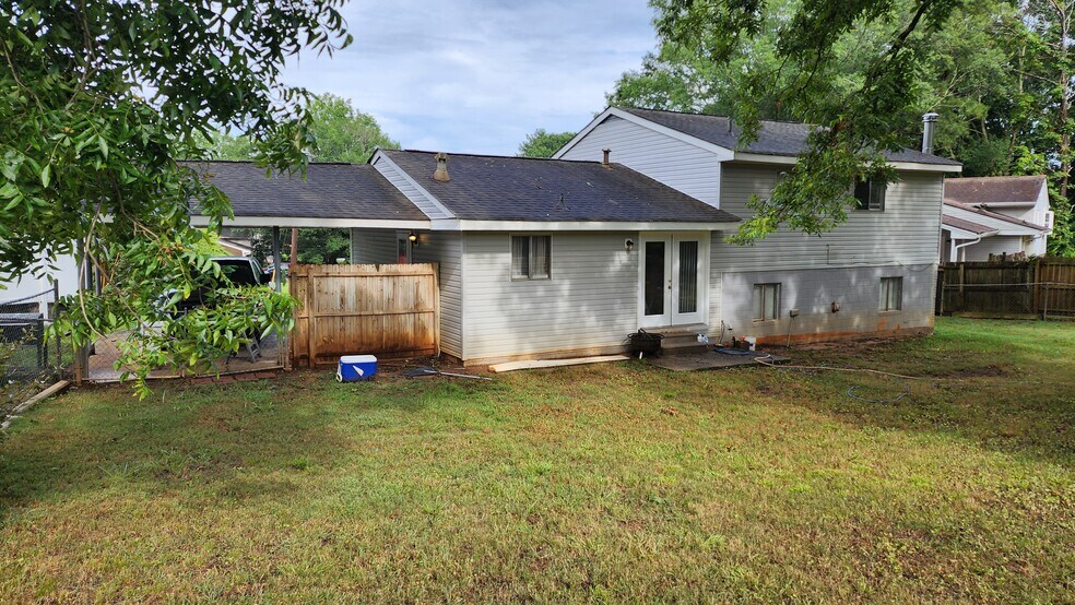 Building Photo - 2639 Shade Dr