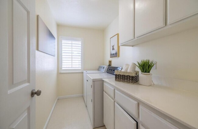 Building Photo - 2441 Johns Way
