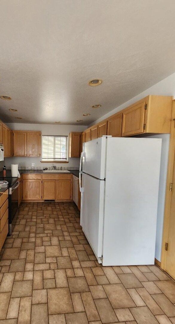Building Photo - 2262 Ironwood St