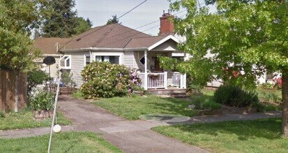 Building Photo - Urban Craftsman Gem!