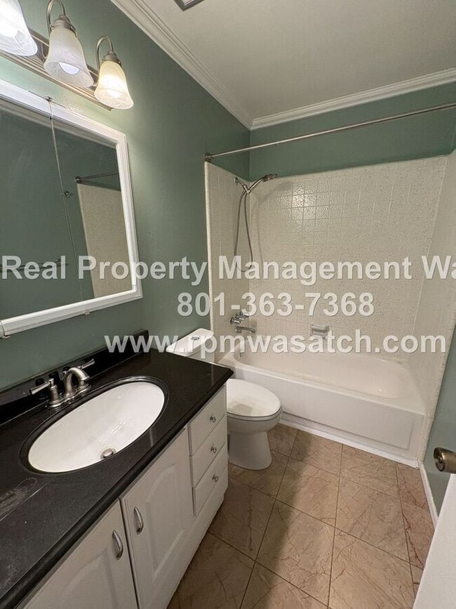 Building Photo - 438 N Center St