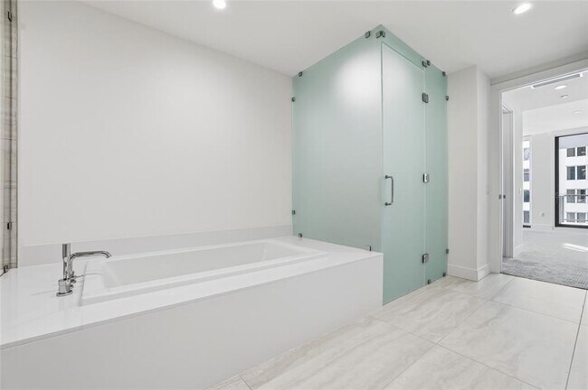 Building Photo - 301 1st St S