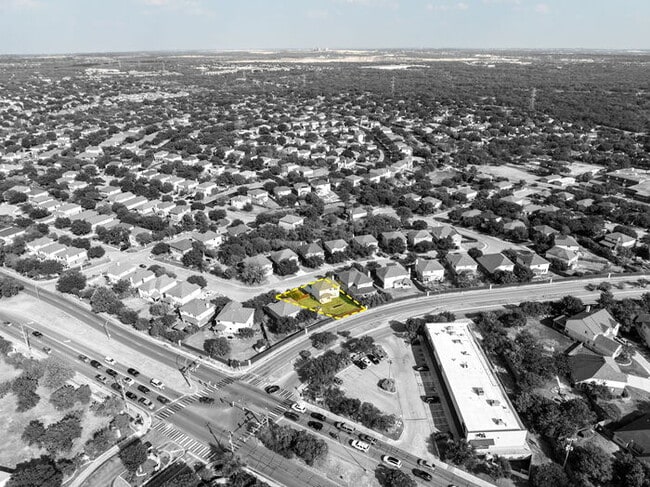 Building Photo - 2735 Encino River