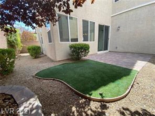 Building Photo - Lovely home with bedroom downstairs.