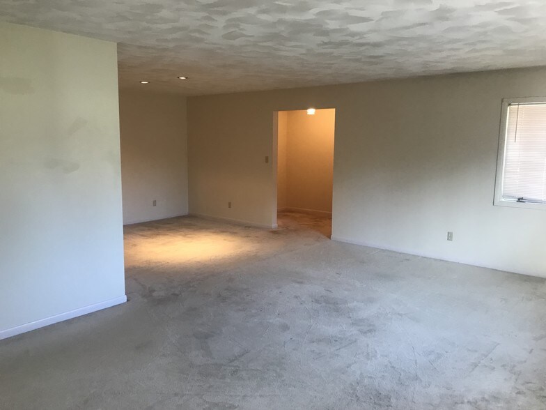 Living room and dining - 1501 W 3rd St