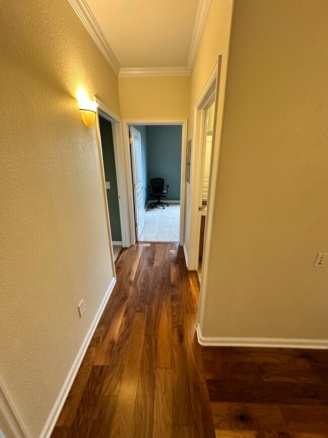 Building Photo - 8035 Lee Dr