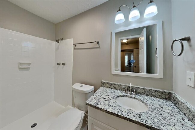 Building Photo - 3929 Lookout Point Dr