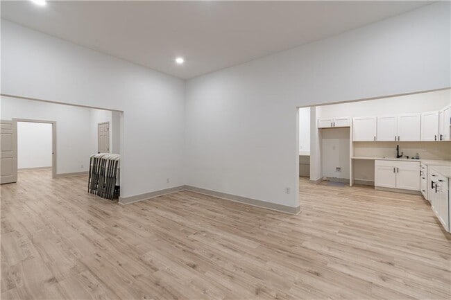 Building Photo - 651 Briarleigh Way
