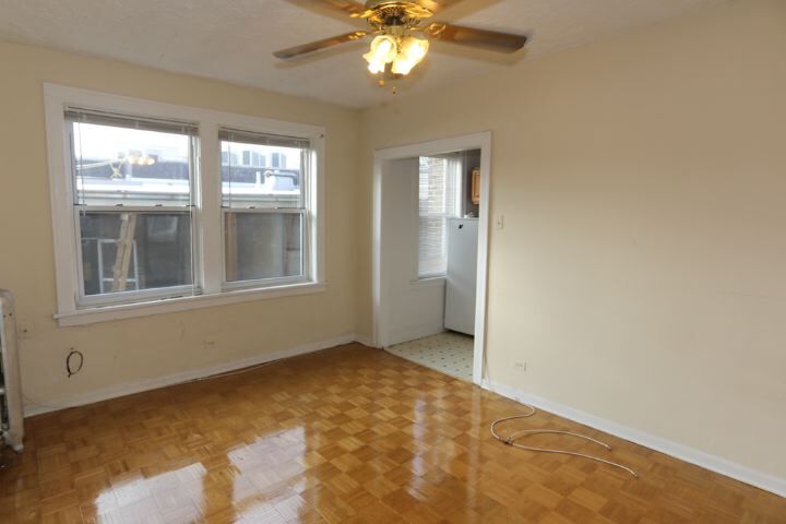 Building Photo - 716 W Belmont Ave