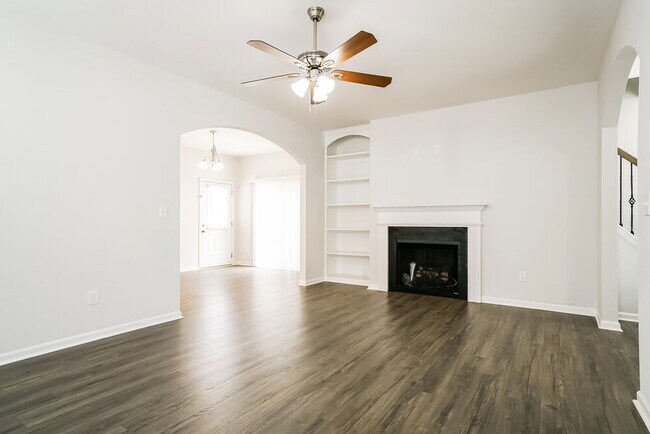 Building Photo - 106 Rosemary St