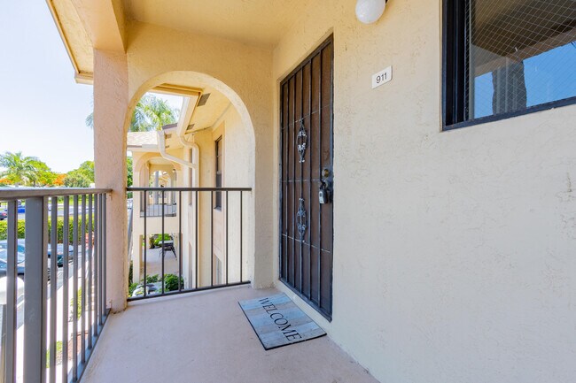 Building Photo - 9449 Boca Cove Cir