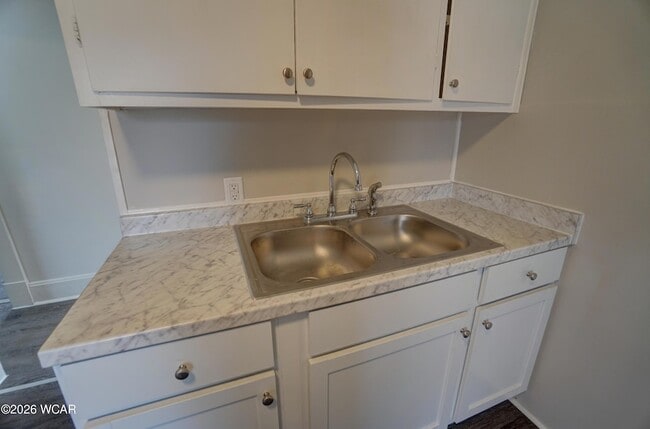 Building Photo - 1141.5 N Main St