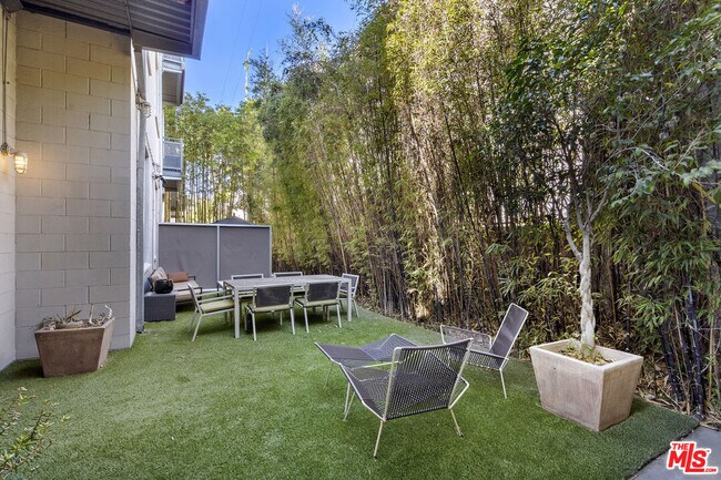 Building Photo - 710 Orlando Ave