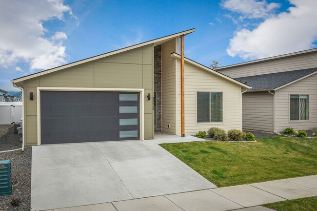 Building Photo - CDA Place Neighborhood- upgraded 3 bed 2 b...